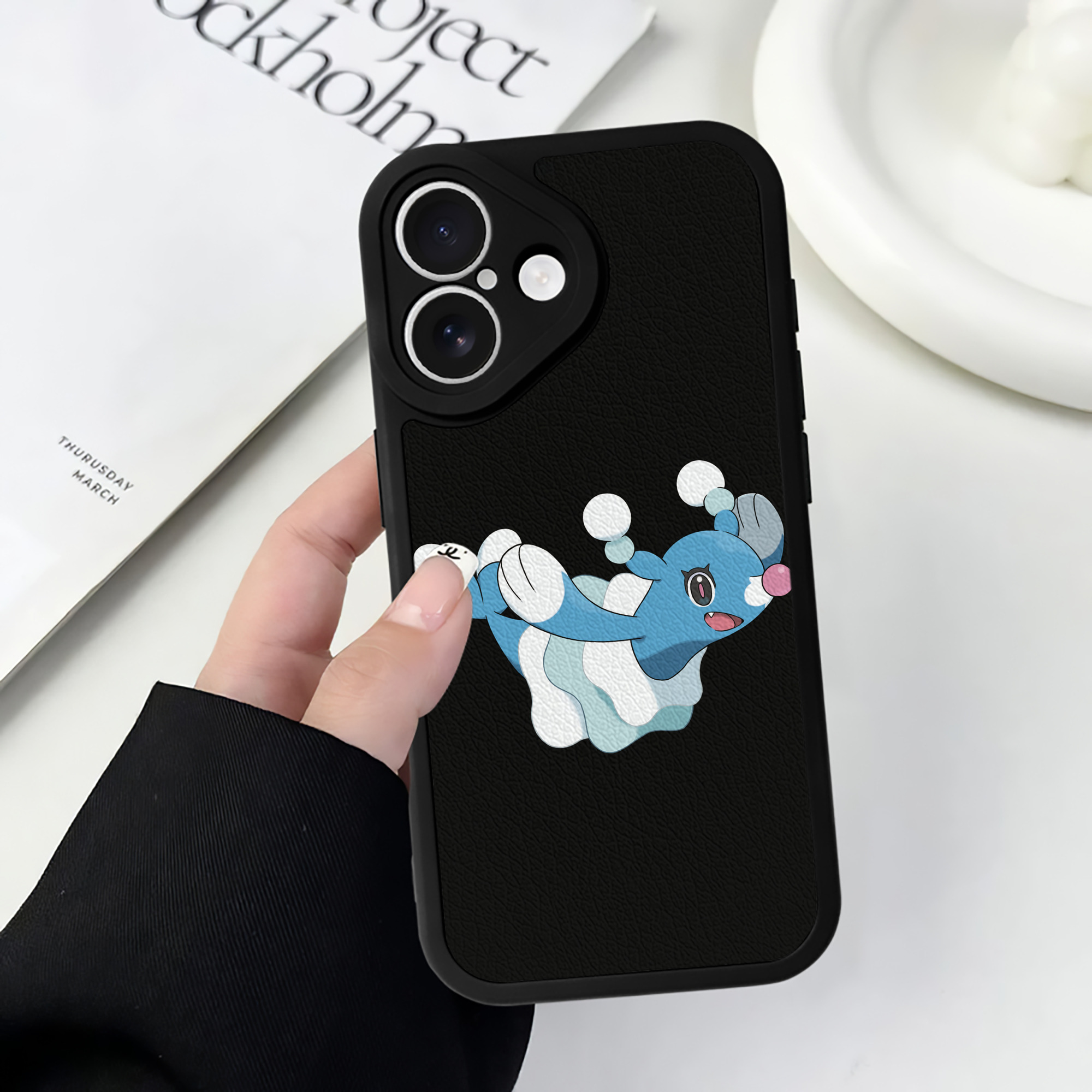 （画像用） ポケットモンスター Pokémon 【iPhone 16シリーズ対応】シリコンスマホケース（レザー調） 材質：シリコン